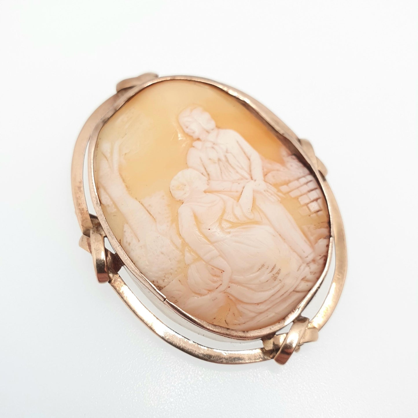 Antique 14k Gold Cameo Brooch Victorian Romantic Love Gift Man Woman Holding Hands Solid 14kt 585 Border Hand Carved Shell Vintage Jewelry