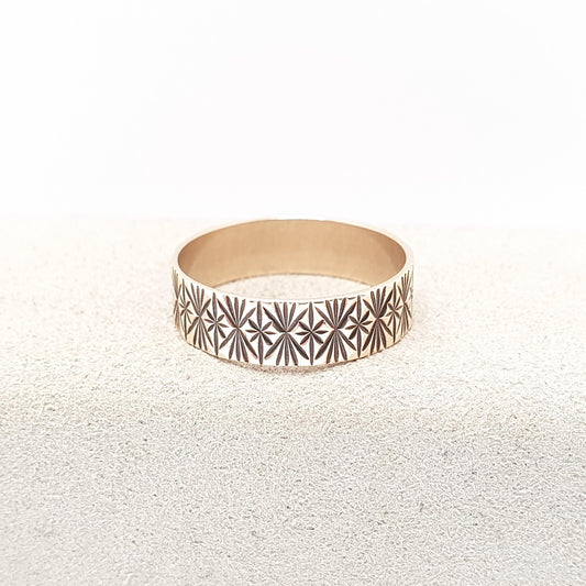 Vintage 9ct 9k Gold Band Ring Star Engraved Stacking Stacker Hallmarked Solid 375 Wide Chequered Thick Ladies Womens Fine Jewelry Jewellery