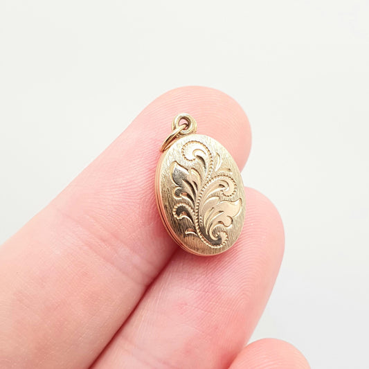 Vintage Solid 9ct 9k Gold Locket Oval All 375 9 Carat Cute Gift Necklace 1982 Hallmark Photo Picture Pendant Jewelry Womens Jewellery