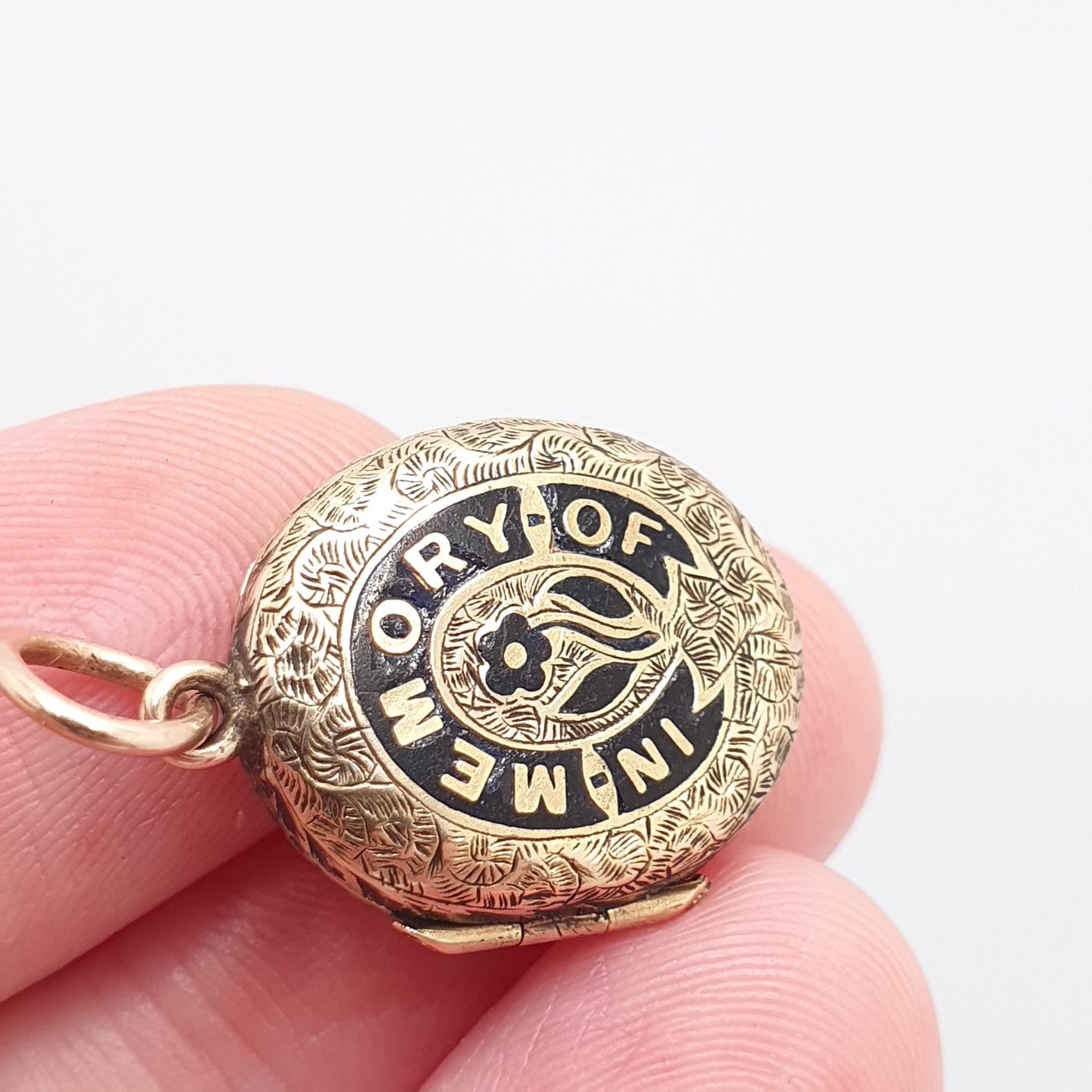 Antique Victorian Mourning Locket Solid 15ct 15k Gold In Memory Of Black Enamel 625 All Gold Small Oval Gift Necklace Pendant Gothic Vintage