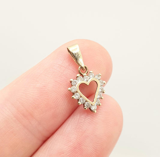Vintage 9ct 9k Gold Heart Pendant CZ Gemstone Necklace Diamond Simulant Solid 375 Charm Cute Yellow Retro Gift Womens Mens Jewelry Jewellery