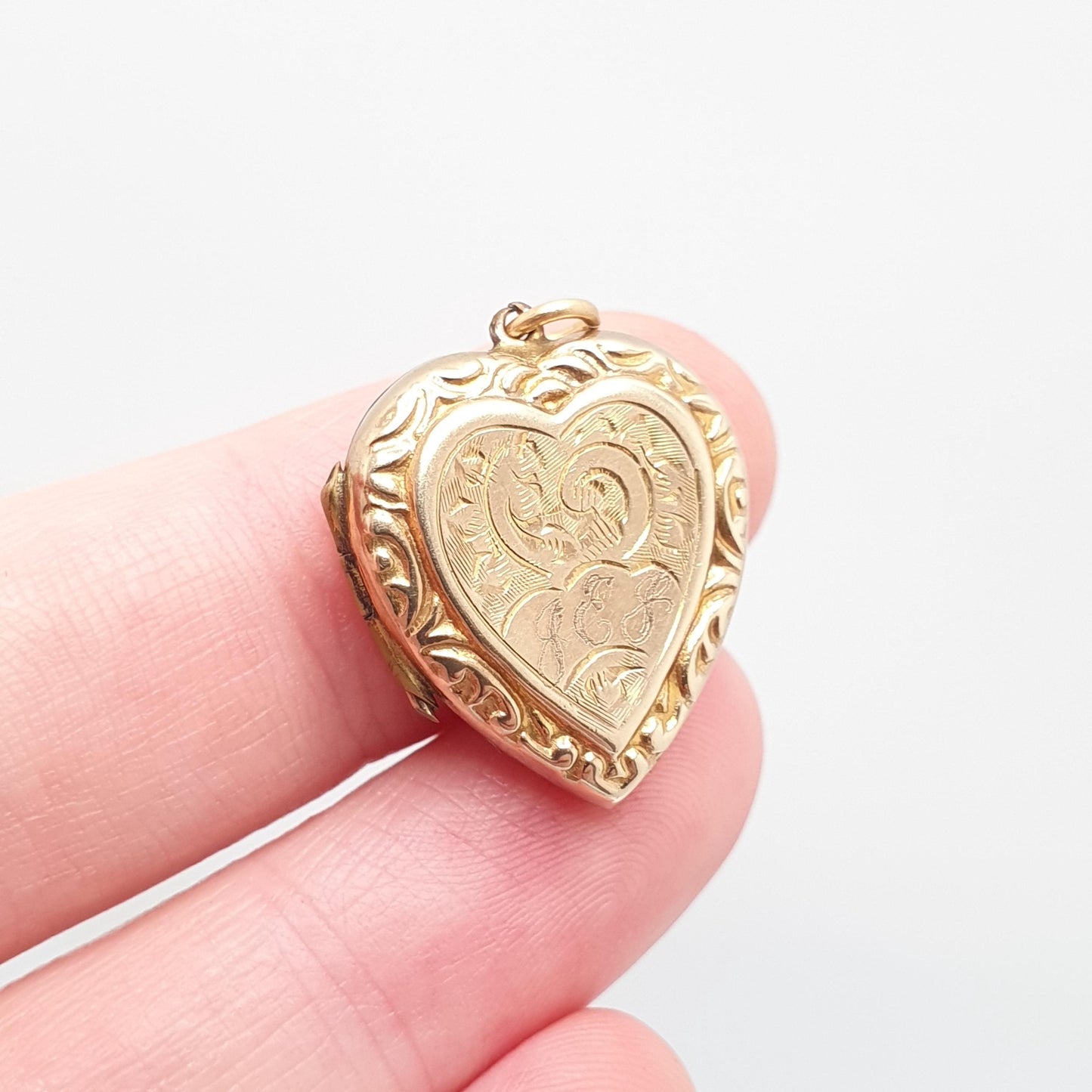 Antique 9ct Gold Heart Locket Cute Engraved Solid 9k 375 Pendant JES Fine Estate Love Gift Back & Front Necklace Jewelry Womens Jewellery