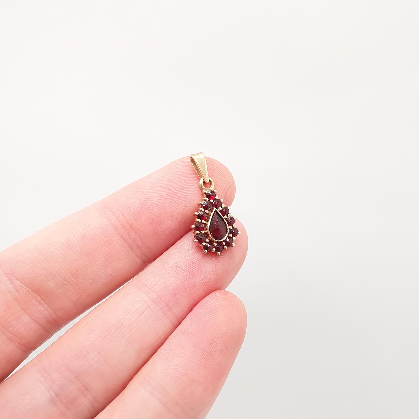 Vintage 9ct 9k Gold Garnet Pendant Necklace Bohemian Style Genuine Red Gemstone Teardrop Pear Cluster Solid 375 Womens Jewellery Jewelry