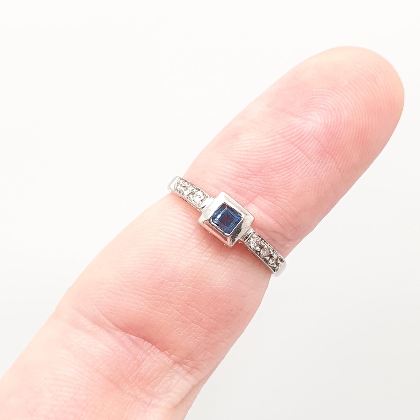 Vintage 9ct White Gold Sapphire Ring Square Cut Solid 9k 9kt CZ Shoulders Dark Blue Sparkly Gemstone Solid 375 Womens Jewelry Jewellery