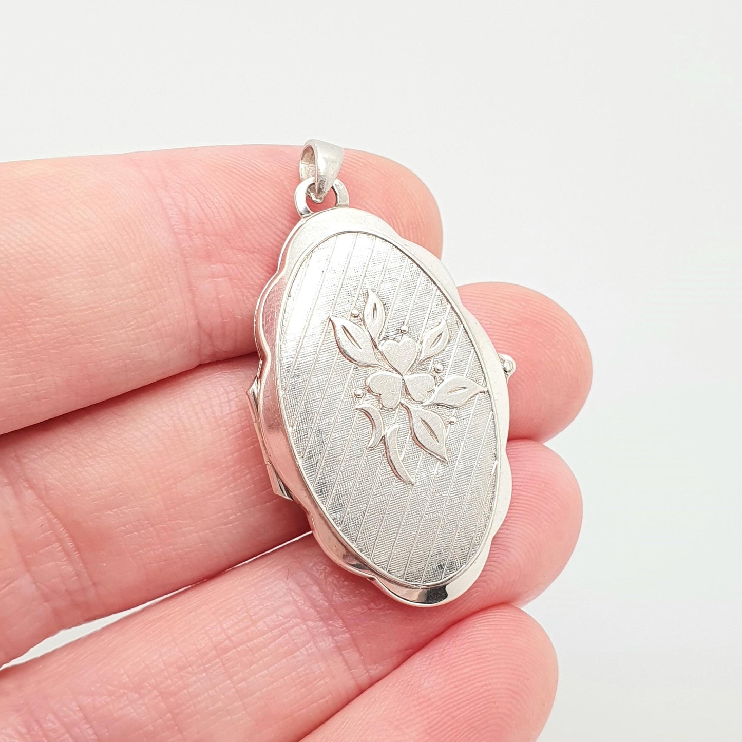 Vintage Sterling Silver Clover Locket Oval 1979 Hallmarked Irish Shamrock Lucky Good Luck Solid 925 Pendant Picture Photo Jewelry Jewellery