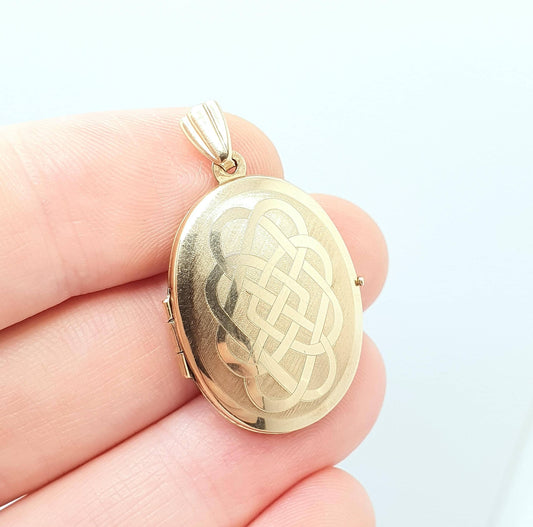 Vintage Solid 9ct 9k Gold Locket Celtic Knot Oval All 375 9 Carat Gold Gaelic Irish Scottish Necklace Pendant Retro Jewelry Womens Jewellery