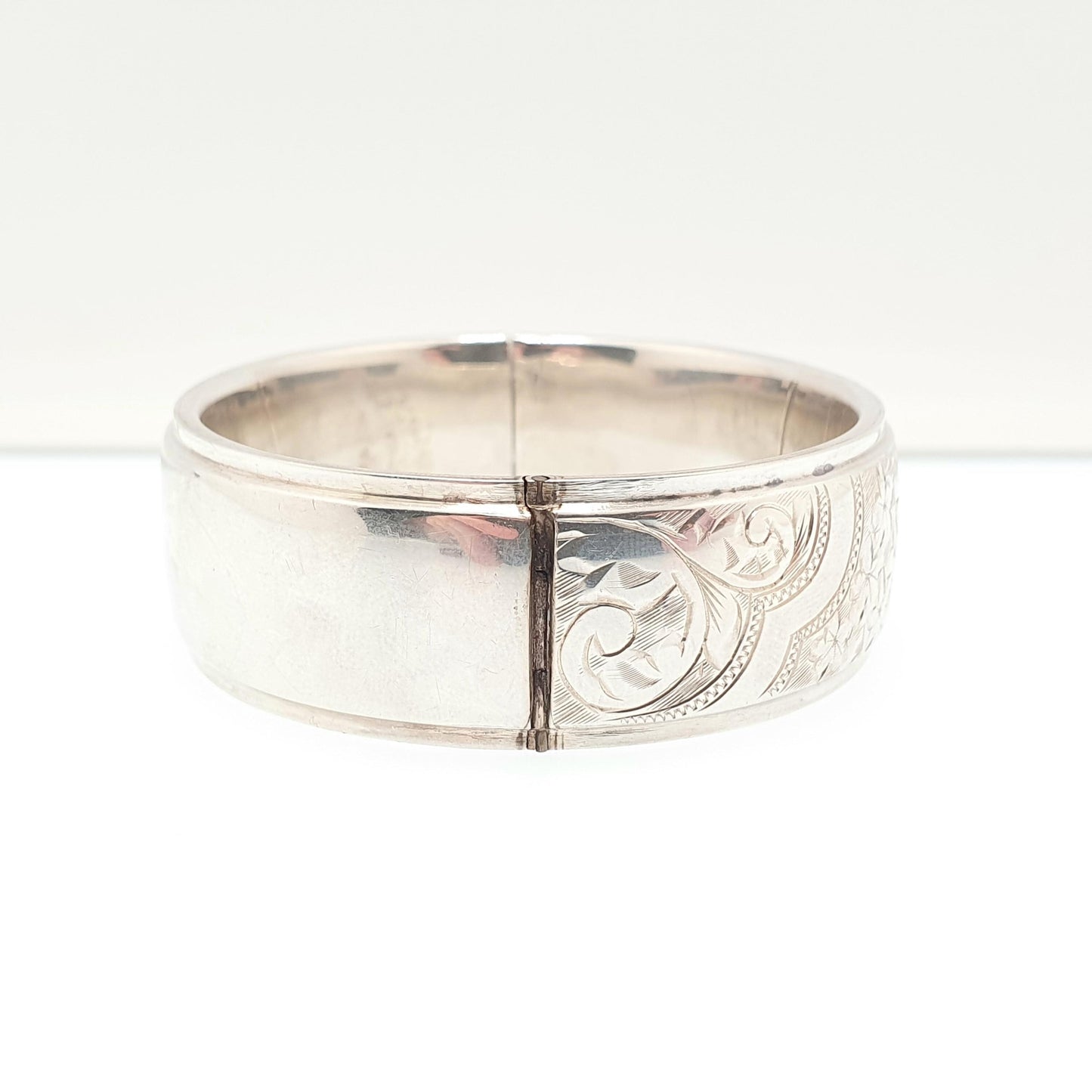 Vintage Sterling Silver Snap Bangle Bracelet Hand Engraved Wide Thick 29.47g 1960 Hallmark High Quality Solid 925 Womens Jewelry Jewellery