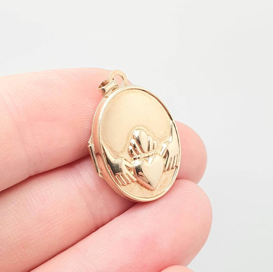 Vintage Solid 9ct 9k Gold Claddagh Locket Oval All 375 9 Carat Gold Embossed Necklace Celtic Gaelic Pendant Jewelry Womens Jewellery