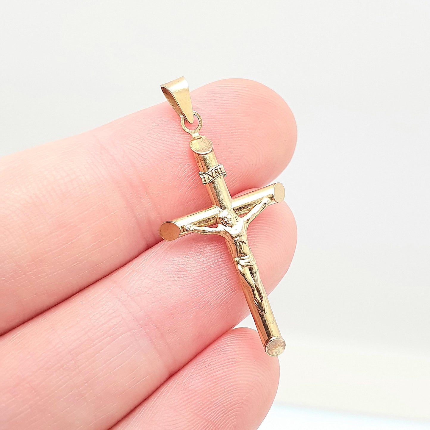 Vintage 9k 9ct Gold Jesus On The Cross Crucifix Necklace Pendant Italy INRI Solid 375 Christian Religious Mens Womens Jewelry Jewellery