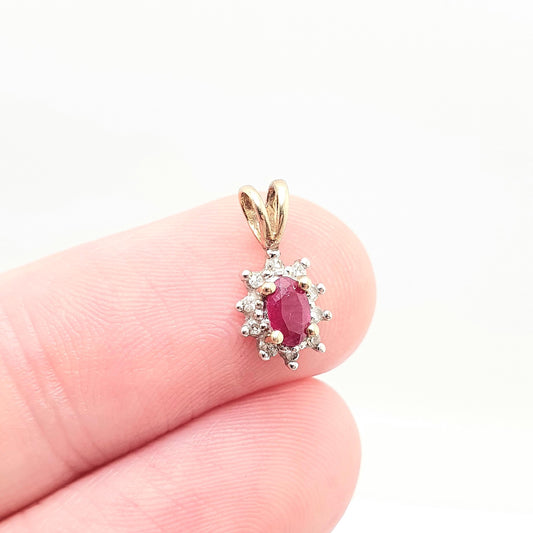 Vintage 9k 9ct Gold Ruby & Diamond Necklace Pendant Cluster Halo Small Flower Solid 375 Yellow Cute Ladies Womens Jewelry Retro Jewellery