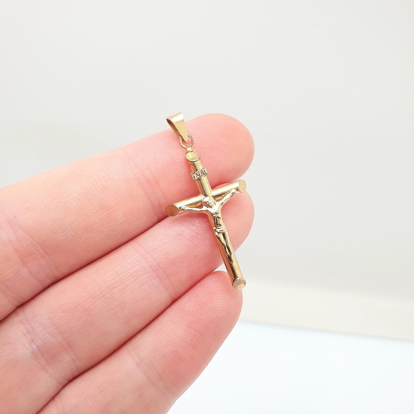 Vintage 9k 9ct Gold Jesus On The Cross Crucifix Necklace Pendant Italy INRI Solid 375 Christian Religious Mens Womens Jewelry Jewellery