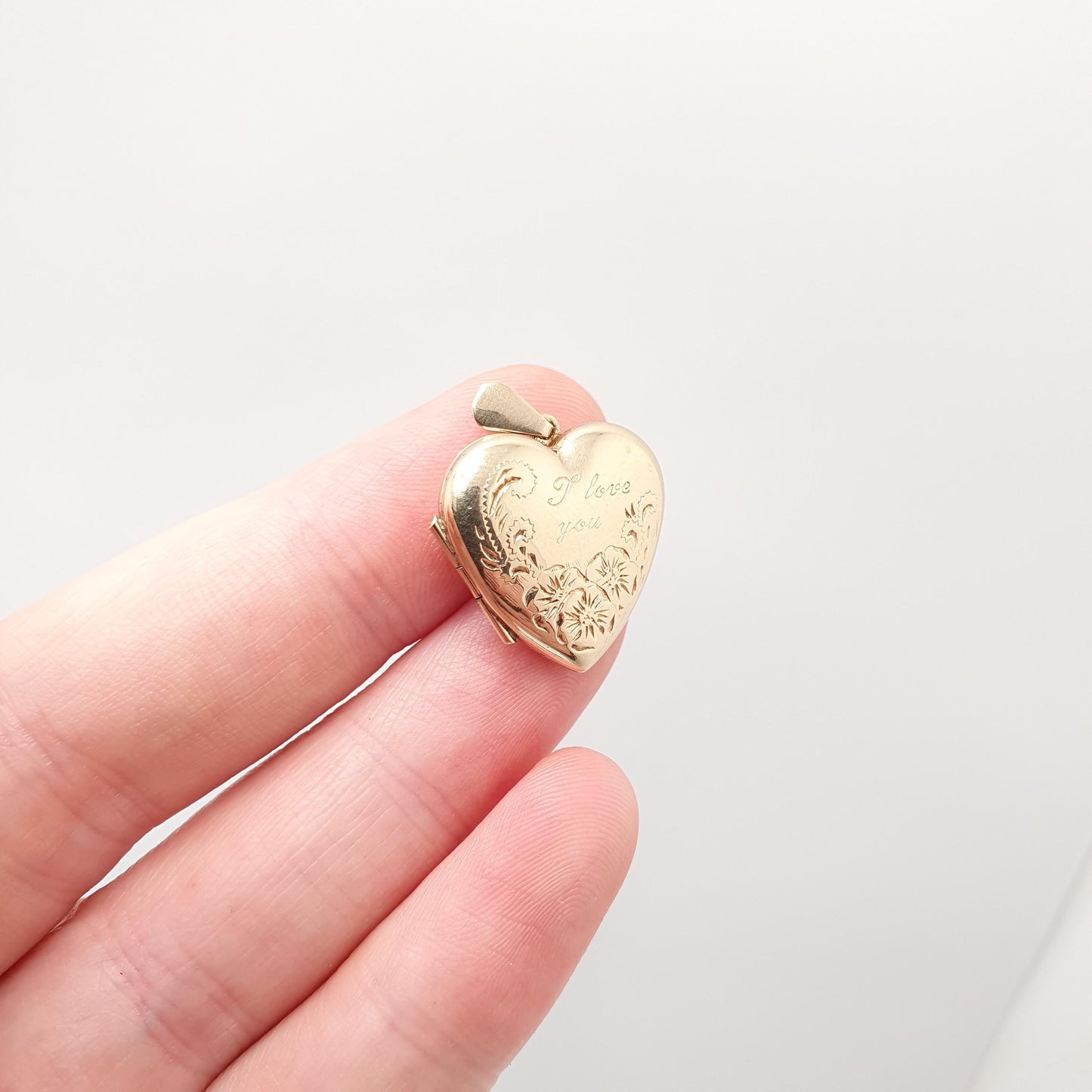 Vintage Solid 9k 375 Gold Heart Locket I LOVE YOU All 9ct 9 Carat Small Necklace Cute Photo Picture Pendant Retro Womens Jewelry Jewellery