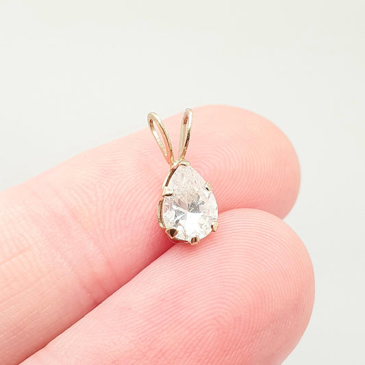 Vintage 9k 9ct Gold CZ Pendant Pear Cut Solitaire Gemstone Necklace Solid 375 Diamond Simulant Cubic Zirconia Small Cute Jewelry Jewellery