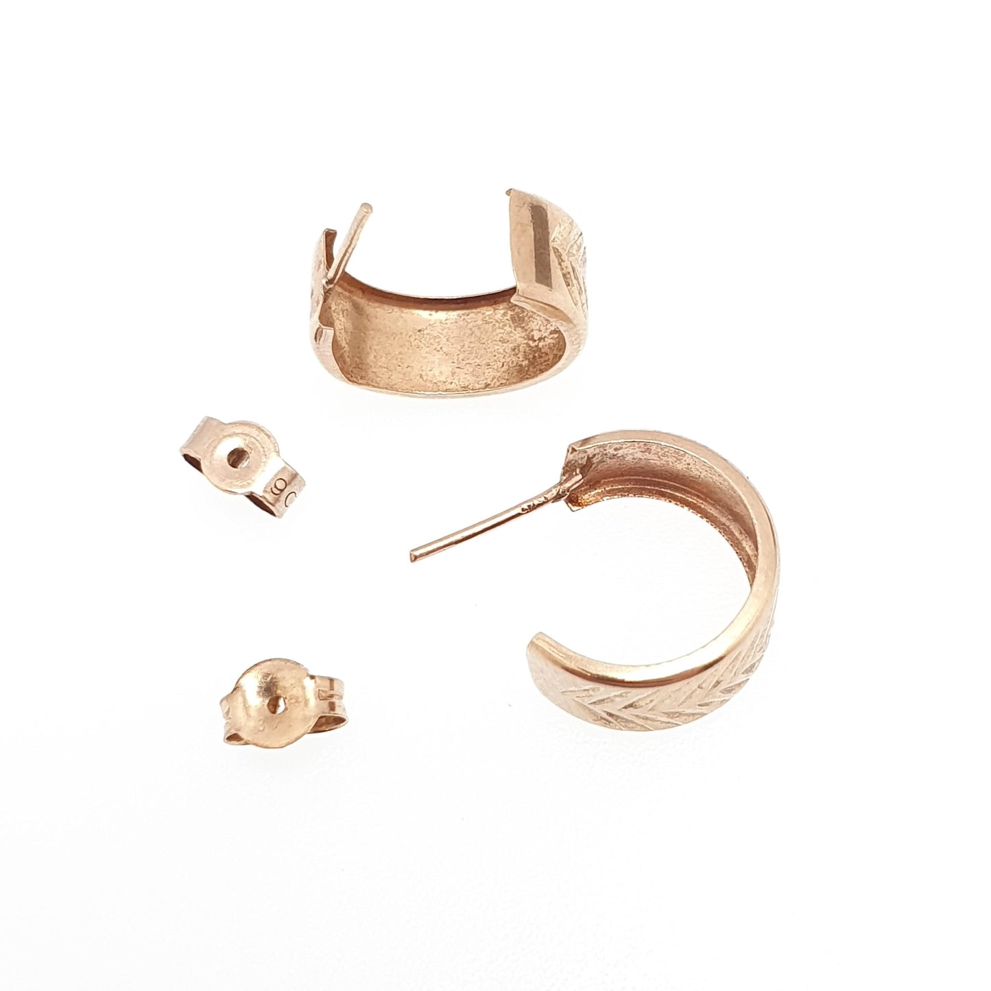 Vintage 9k 9ct Gold Hoop Earrings Stud Three Quarter Arrow Pattern Solid 375 Etched Wide Thick Retro Solid 375 Womens Jewelry Jewellery