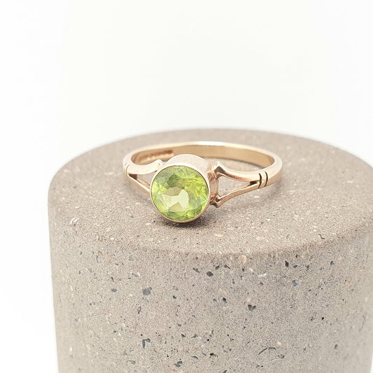 Vintage Olivine Peridot 9ct 9k Gold Ring Solitaire Round Cut 375 1982 Hallmarked Womens Gemstone Stacker Stacking Retro Jewelry Jewellery