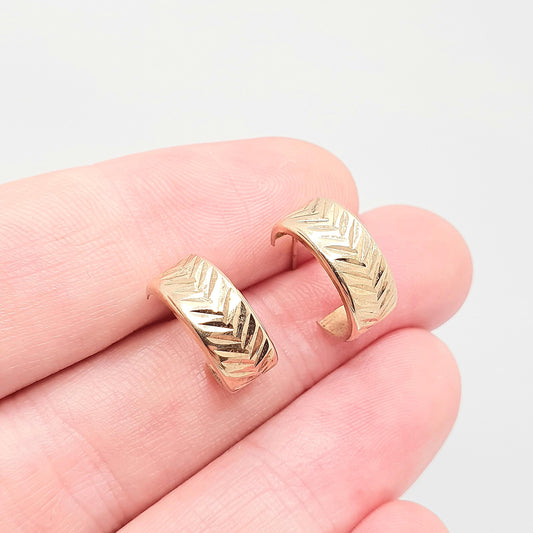 Vintage 9k 9ct Gold Hoop Earrings Stud Three Quarter Arrow Pattern Solid 375 Etched Wide Thick Retro Solid 375 Womens Jewelry Jewellery
