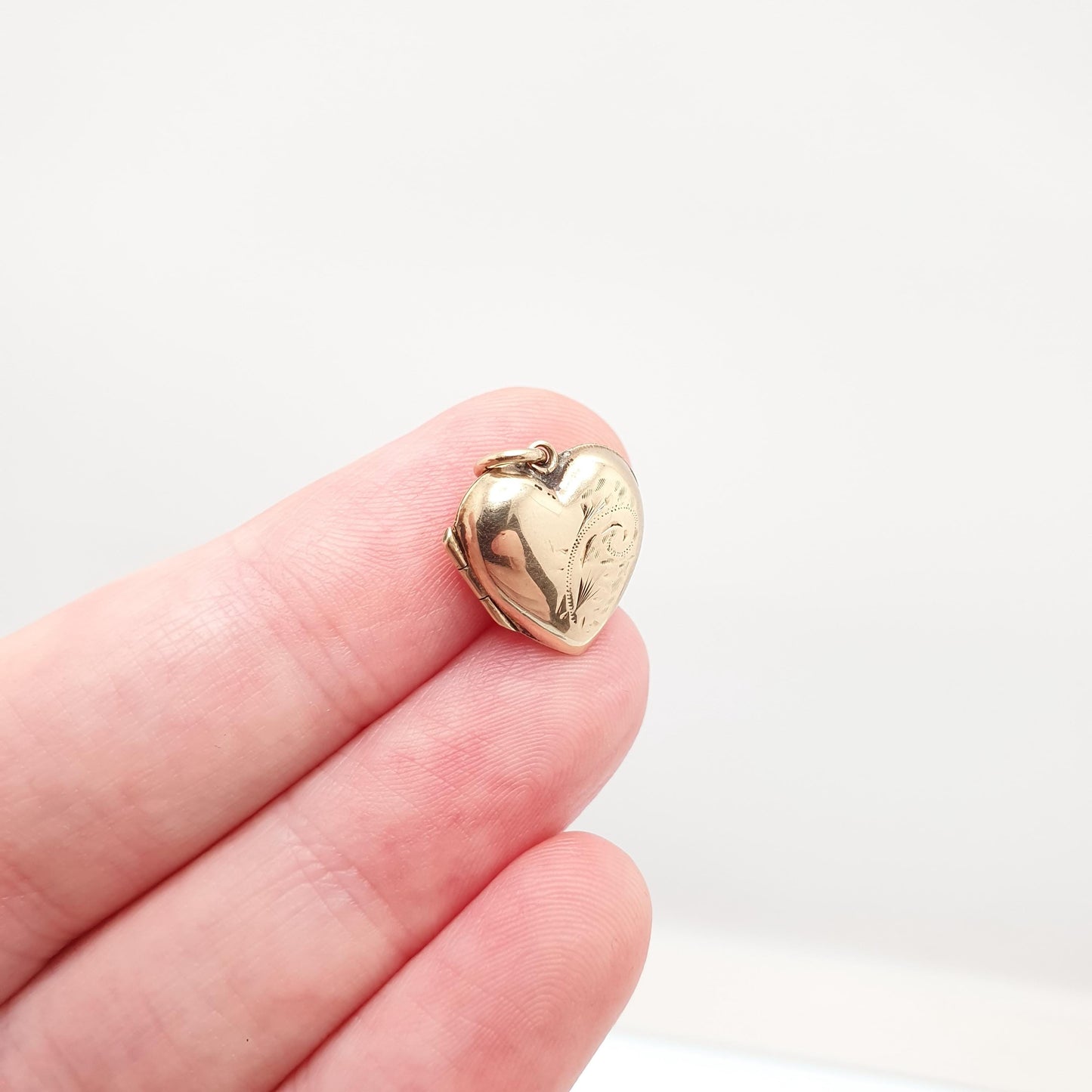 Antique 9ct Gold Heart Locket Tiny Puffer Small Cute Engraved Solid 9k 375 Pendant Back & Front Necklace Sweet Gift Jewelry Womens Jewellery