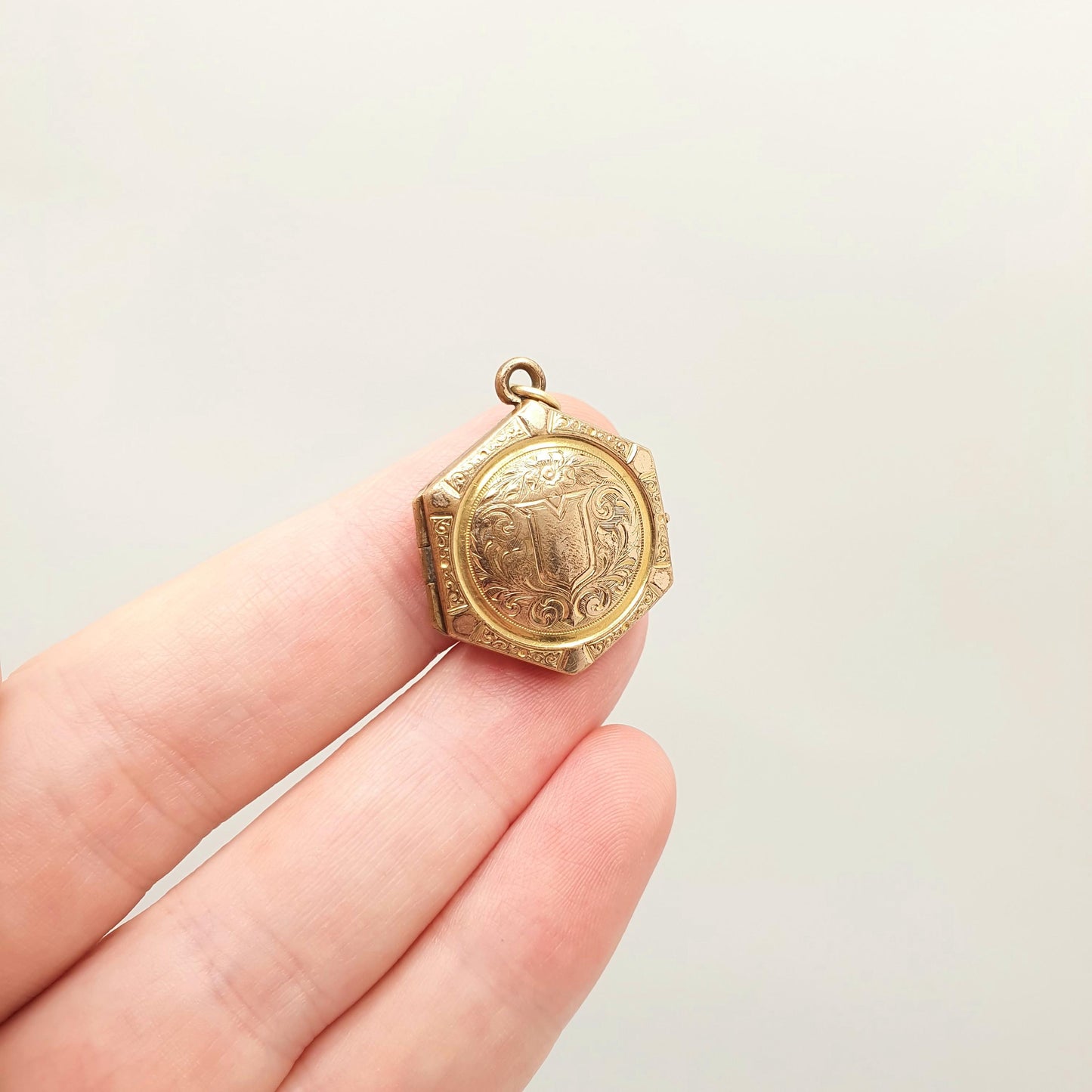 Antique Rolled Gold Hexagonal Locket Necklace Pendant Victorian Shield Rose Gold Filled Engraved Vintage Picture Photo Jewellery Jewelry