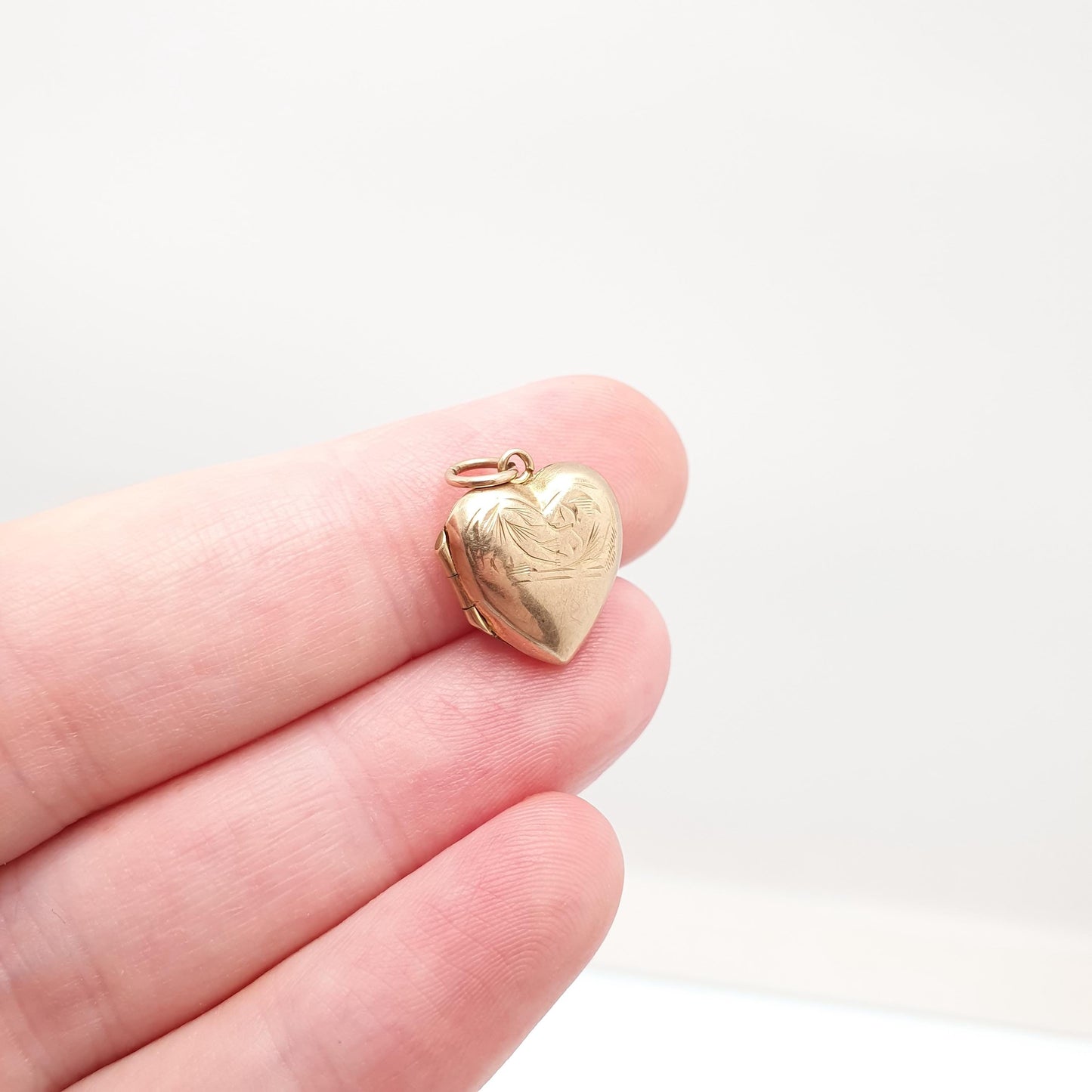 Antique 9ct Gold Heart Locket Tiny Puffer Small Cute Engraved Solid 9k 375 Pendant Back & Front Necklace Sweet Gift Jewelry Womens Jewellery