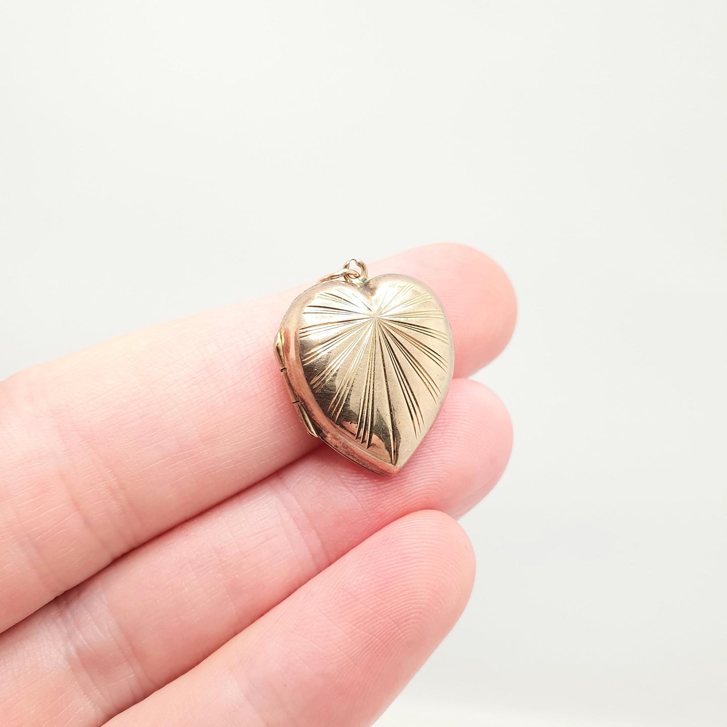 Antique 9ct 9k Gold Heart Locket Sunburst Art Deco Solid Yellow Gold Back & Front Engraved 1920s Necklace Photo Pendant Jewelry Jewellery