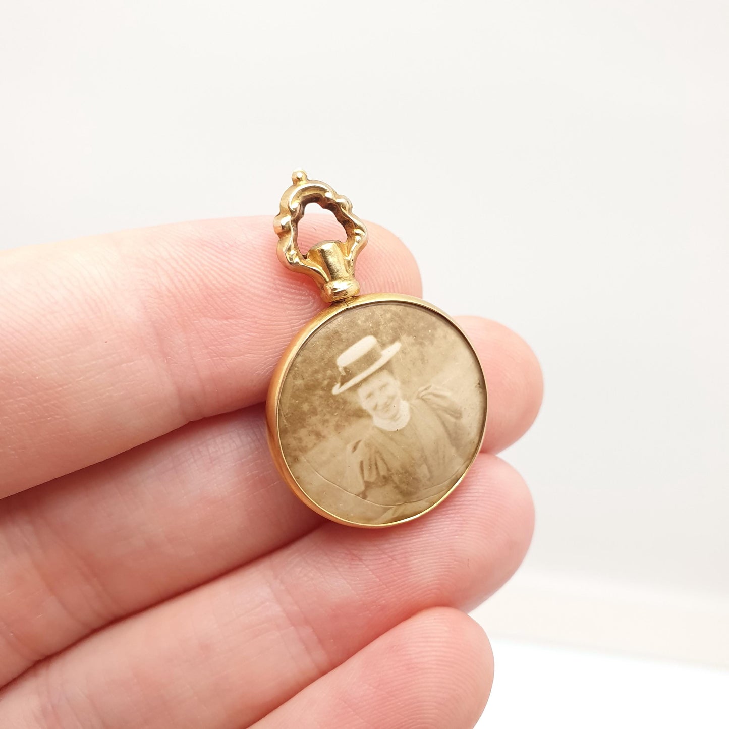 Antique 9ct Gold Locket Pendant Necklace 1905 Hallmark Dried Flowers Solid 375 Yellow 9k 9kt Vintage Photo Picture Glass Jewelry Jewellery