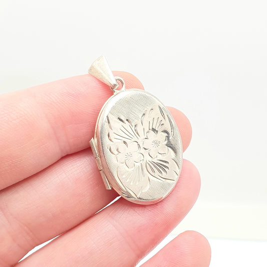 Vintage Sterling Silver Locket Flower Engraved Oval Pendant Necklace Retro Fine Solid 925 Floral Naturalistic Jewelry Womens Jewellery