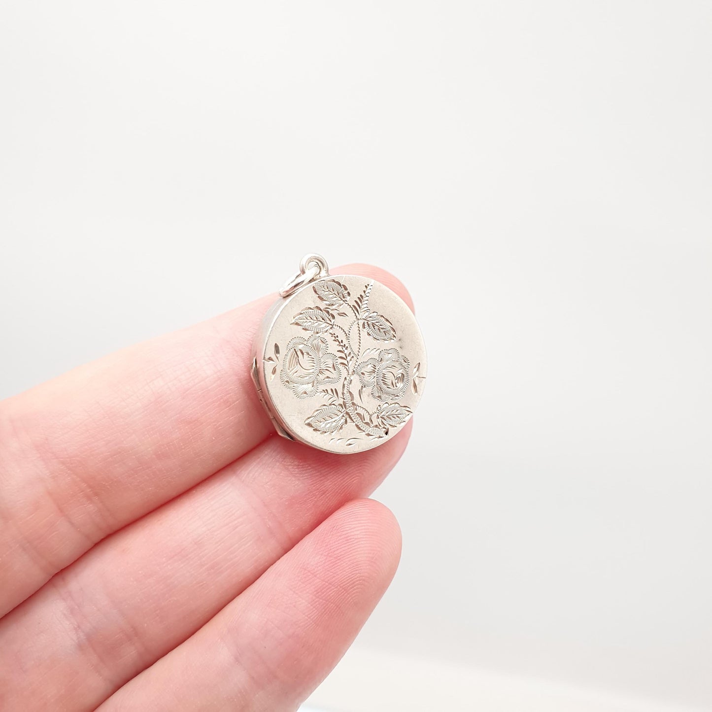 Antique Solid Silver Victorian Locket Round Flower Engraved Necklace Vintage Pendant Circle Aesthetic Picture Photo Womens Jewelry Jewellery
