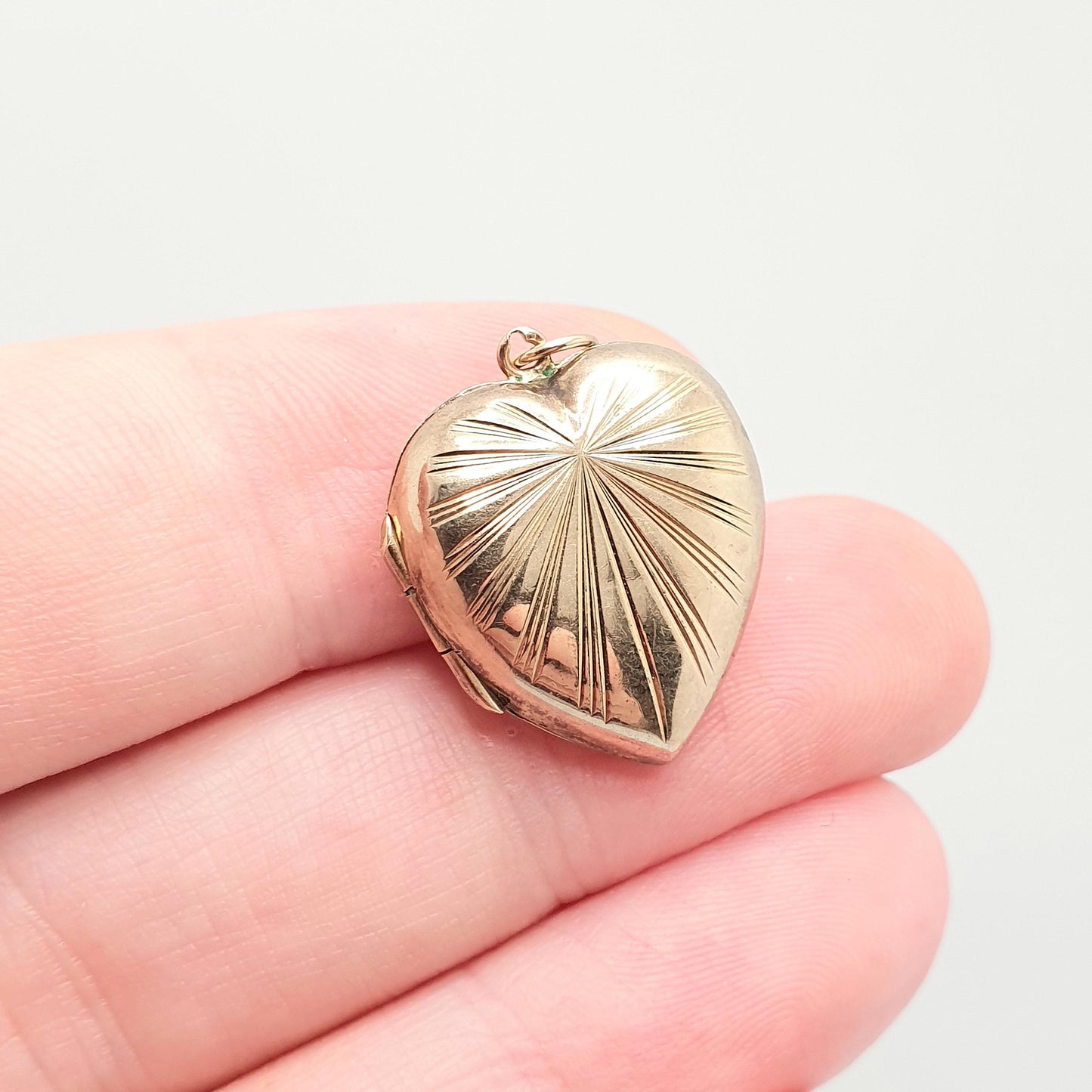 Antique 9ct 9k Gold Heart Locket Sunburst Art Deco Solid Yellow Gold Back & Front Engraved 1920s Necklace Photo Pendant Jewelry Jewellery