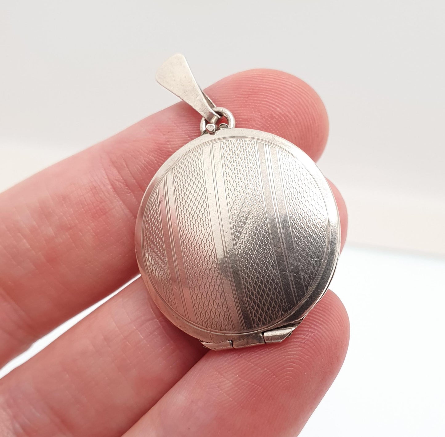 Antique Solid Silver Locket Art Deco Geometric Pattern Round Circle Necklace Pendant Rare Fine 1920s Picture Photo Jewelry Vintage Jewellery