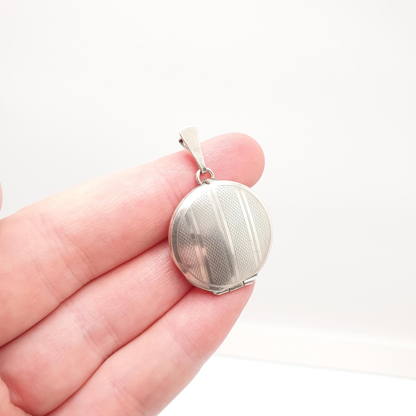 Antique Solid Silver Locket Art Deco Geometric Pattern Round Circle Necklace Pendant Rare Fine 1920s Picture Photo Jewelry Vintage Jewellery