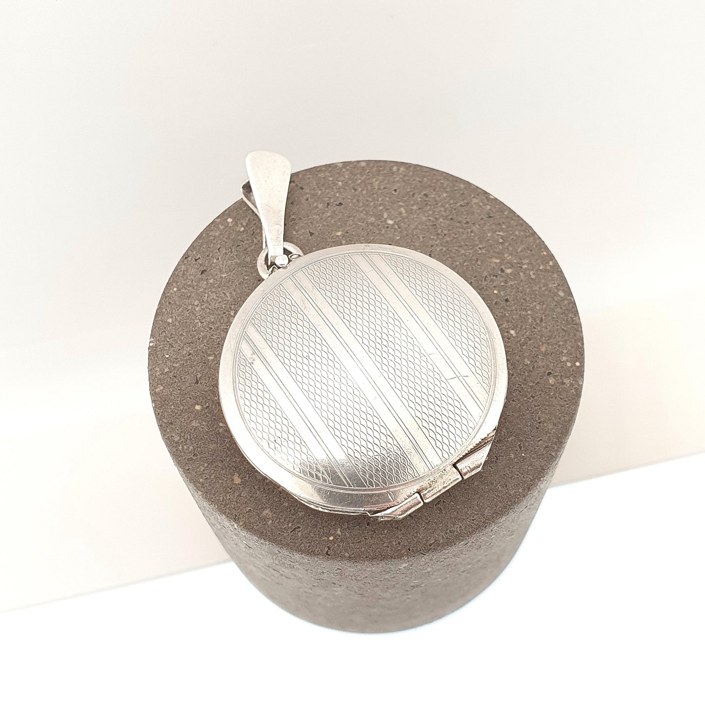 Antique Solid Silver Locket Art Deco Geometric Pattern Round Circle Necklace Pendant Rare Fine 1920s Picture Photo Jewelry Vintage Jewellery