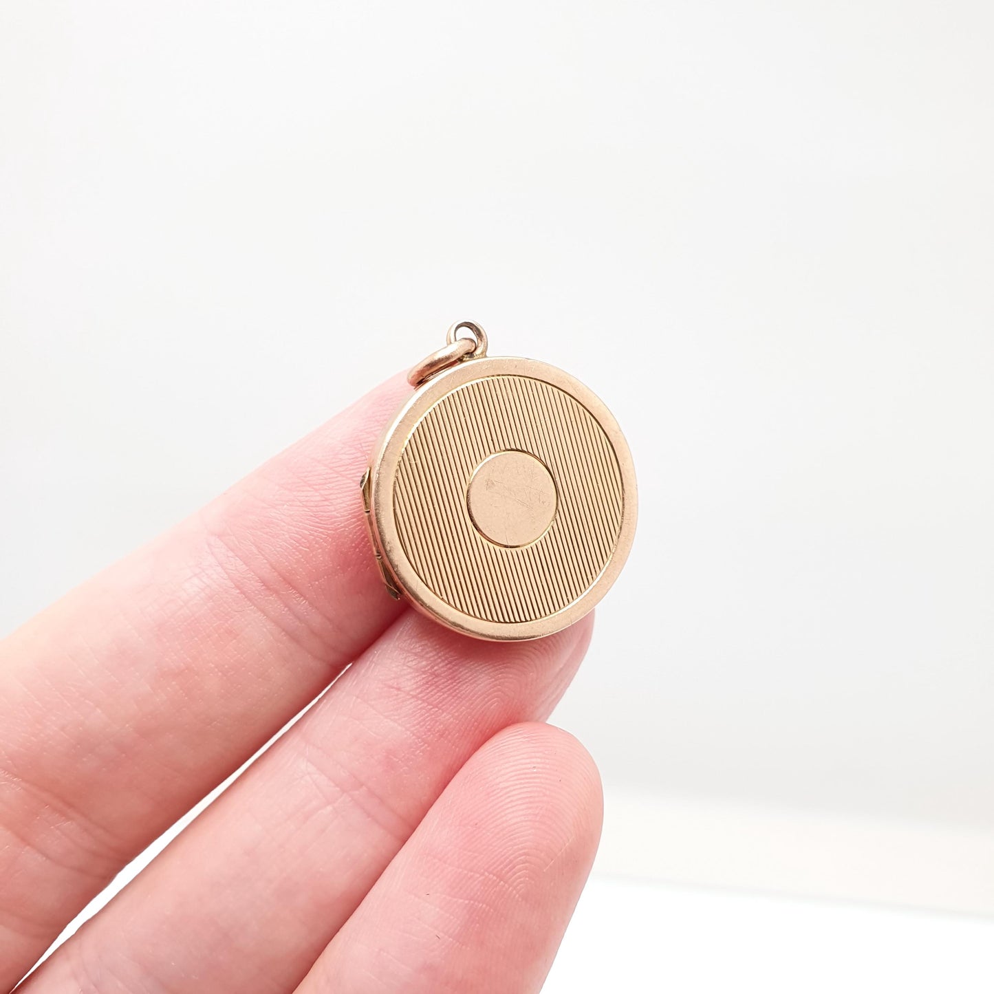 Antique Solid 9k 375 Rose Gold Locket Round 1907 Hallmark Engine Turned All 9ct 9kt Gold Necklace Photo Picture Pendant Jewelry Jewellery
