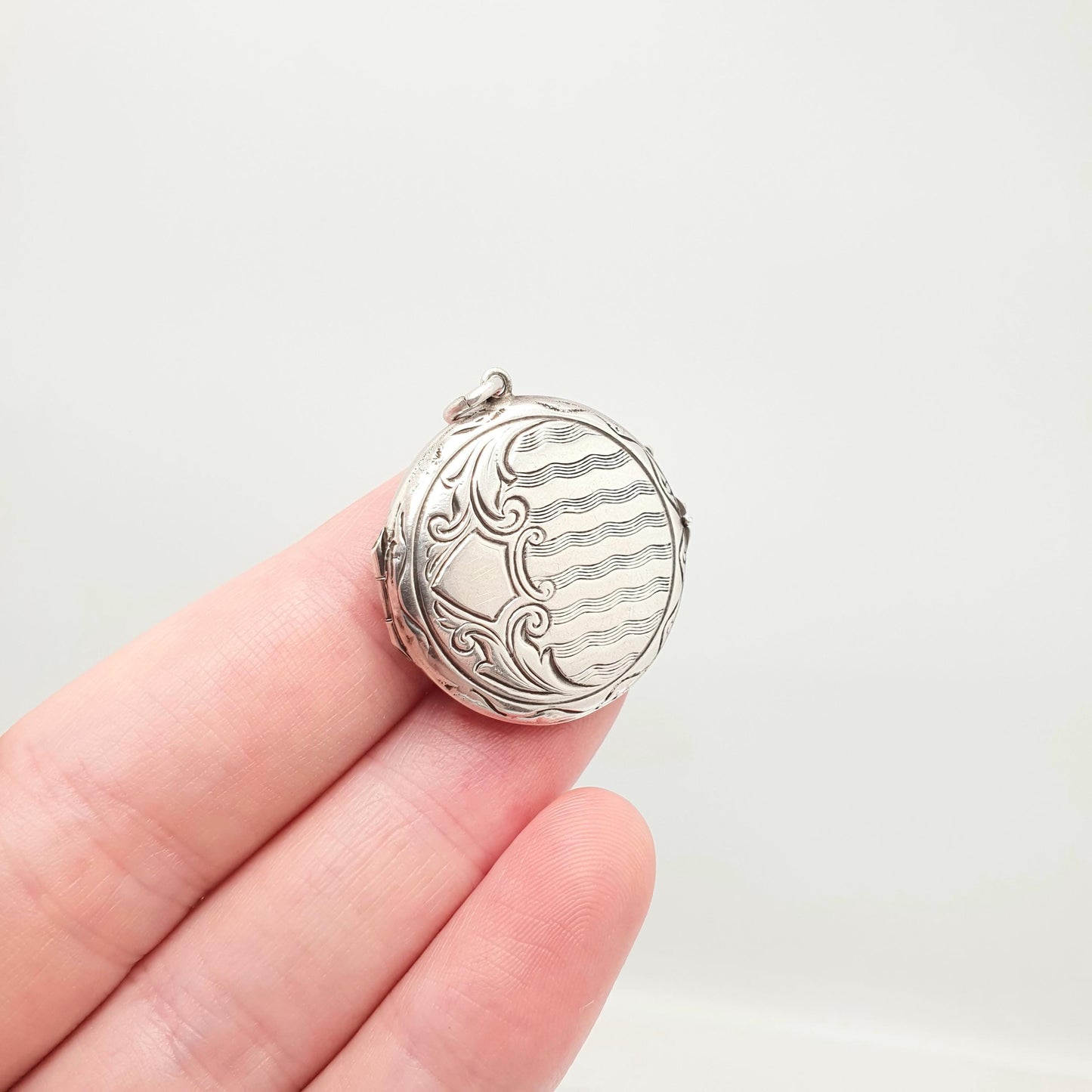 Antique Sterling Silver Round Locket Pendant Necklace 1910s Circle Engraved Solid 925 Vintage Picture Photo Womens Jewelry Jewellery