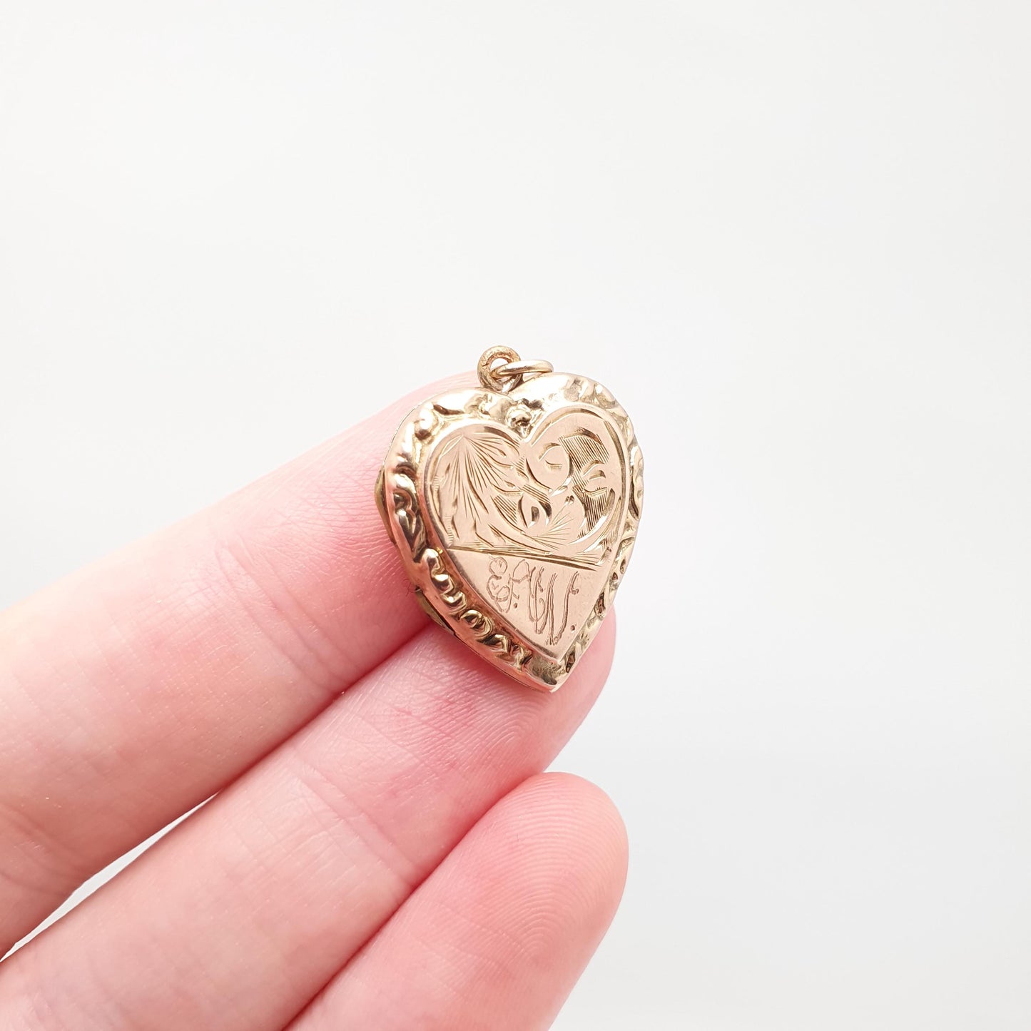 Antique 9ct Gold Heart Locket Embossed Hand Engraved Solid 9k 375 Pendant Fine Estate Love Back & Front Cute Necklace Jewelry Jewellery