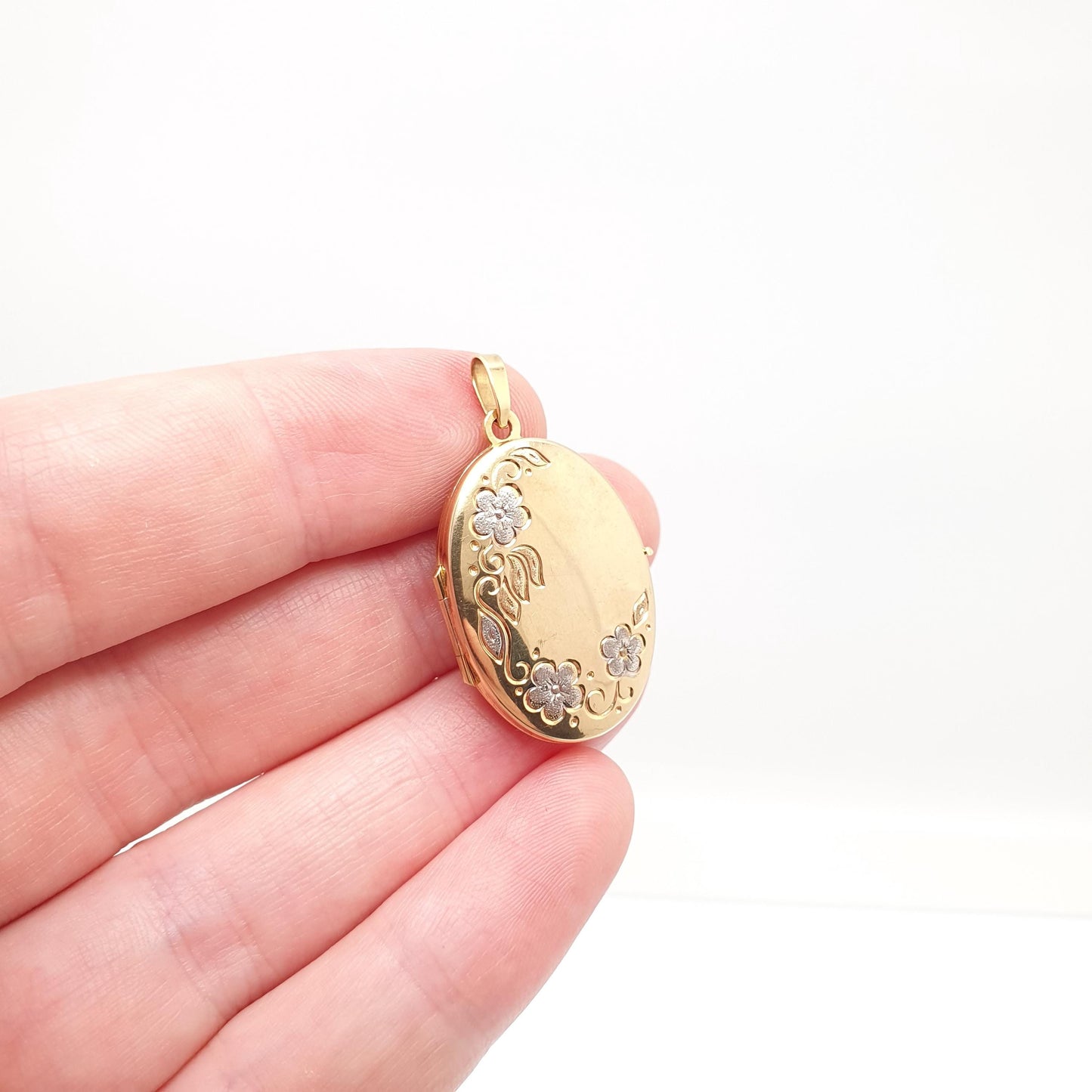 Vintage 9k 9ct Gold Locket Large Oval All Solid 9 Carat 375 Gold White Gold Flower Necklace Hallmark Photo Picture Pendant Jewelry Jewellery