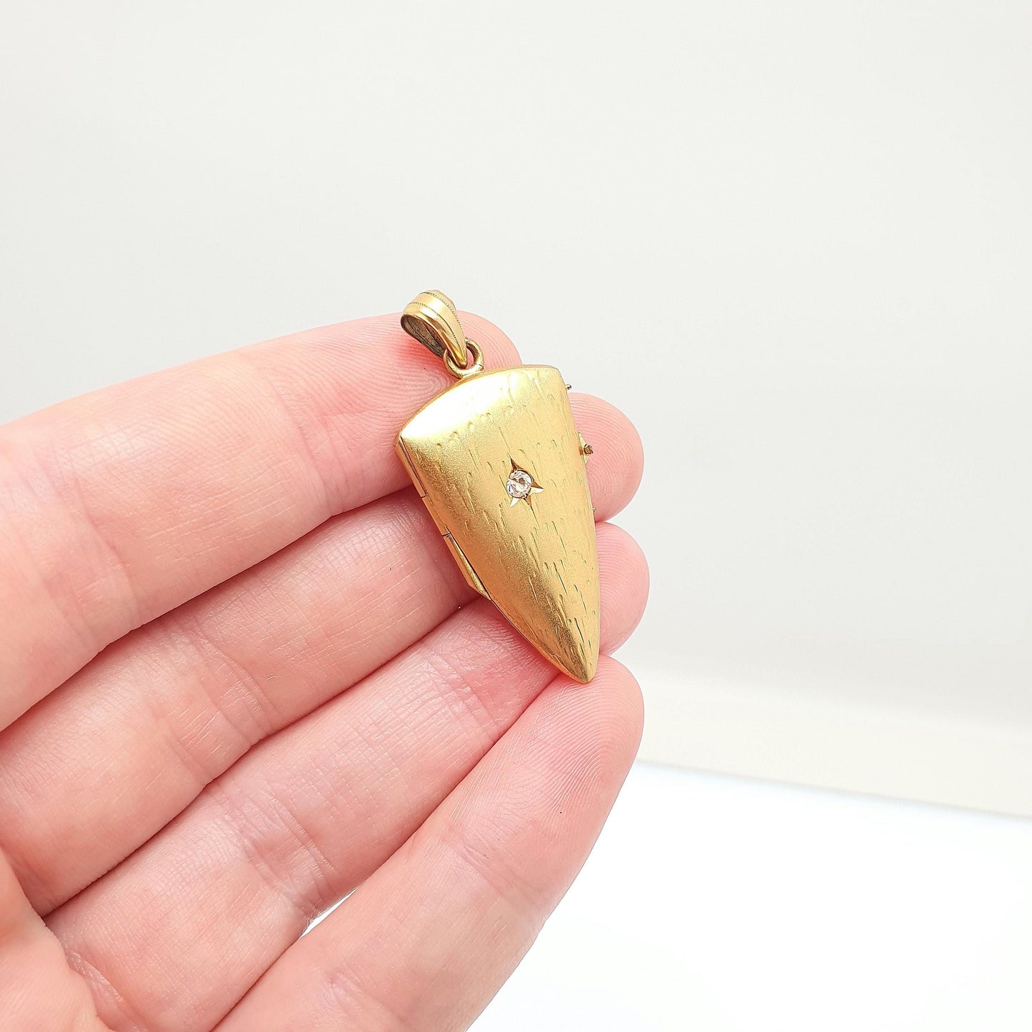 Antique Rolled Gold Kite Shield Locket Diamond Paste Centre Filled Sparkly Rare Pointed Photo Womens Vintage Jewelry Jewellery