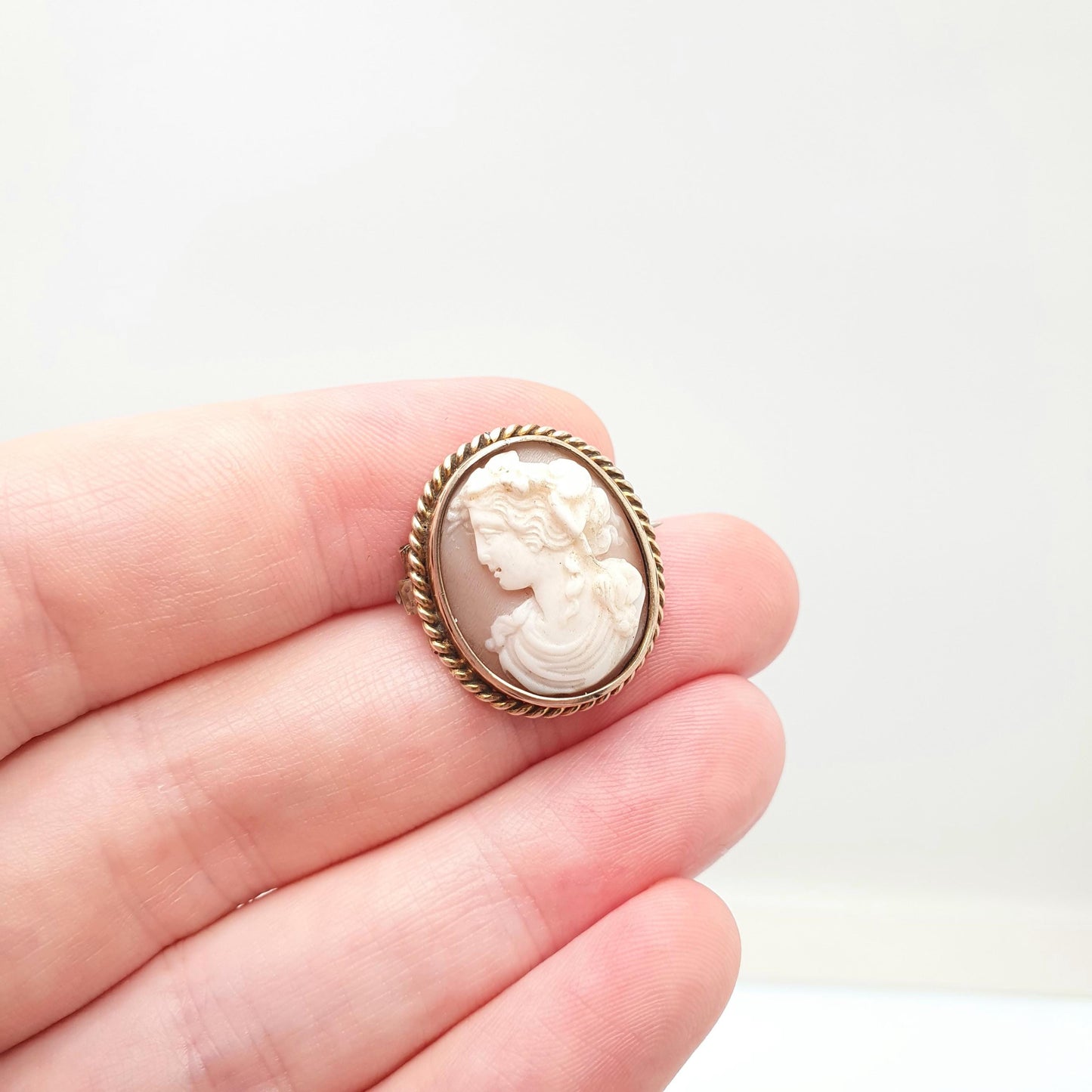 Antique Victorian 9k 9ct Gold Cameo Brooch Pin Solid 375 Border Hand Carved Shell Vintage Italian European Genuine Jewelry Womens Jewellery