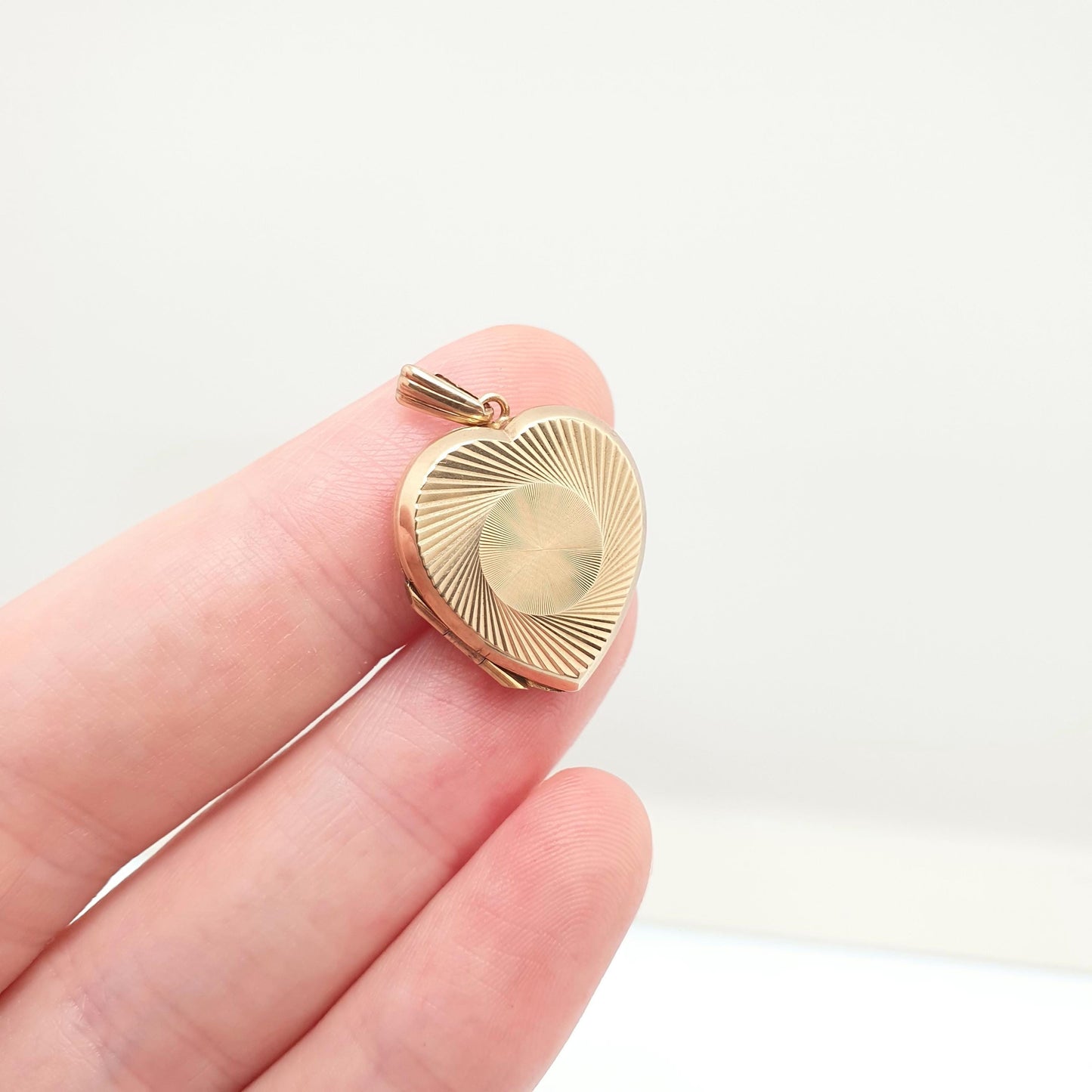Antique 9ct 9k Gold Heart Locket Gyroscope Art Deco Solid Yellow Gold Back & Front Engraved 1920s Necklace Photo Pendant Jewelry Jewellery