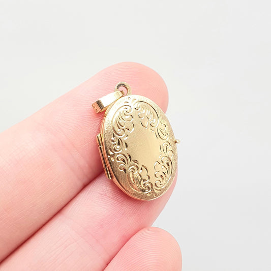 Vintage Solid 9ct 9k Gold Locket Oval All 375 9 Carat Gold Embossed Necklace Photo Picture Pendant Retro Jewelry Womens Jewellery