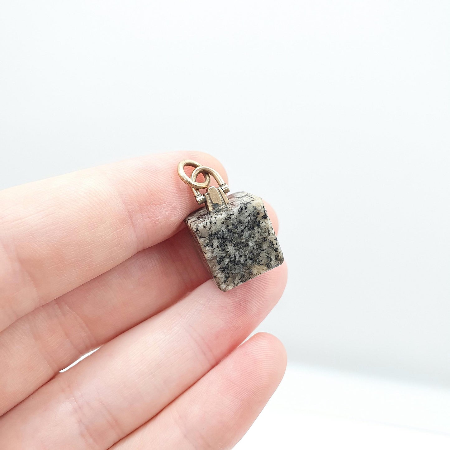 Antique 9ct 9k Gold Aberdeenshire Granite Pendant Fob Necklace Square Cube Grey Scottish Charm Hardstone Jewelry Jewellery