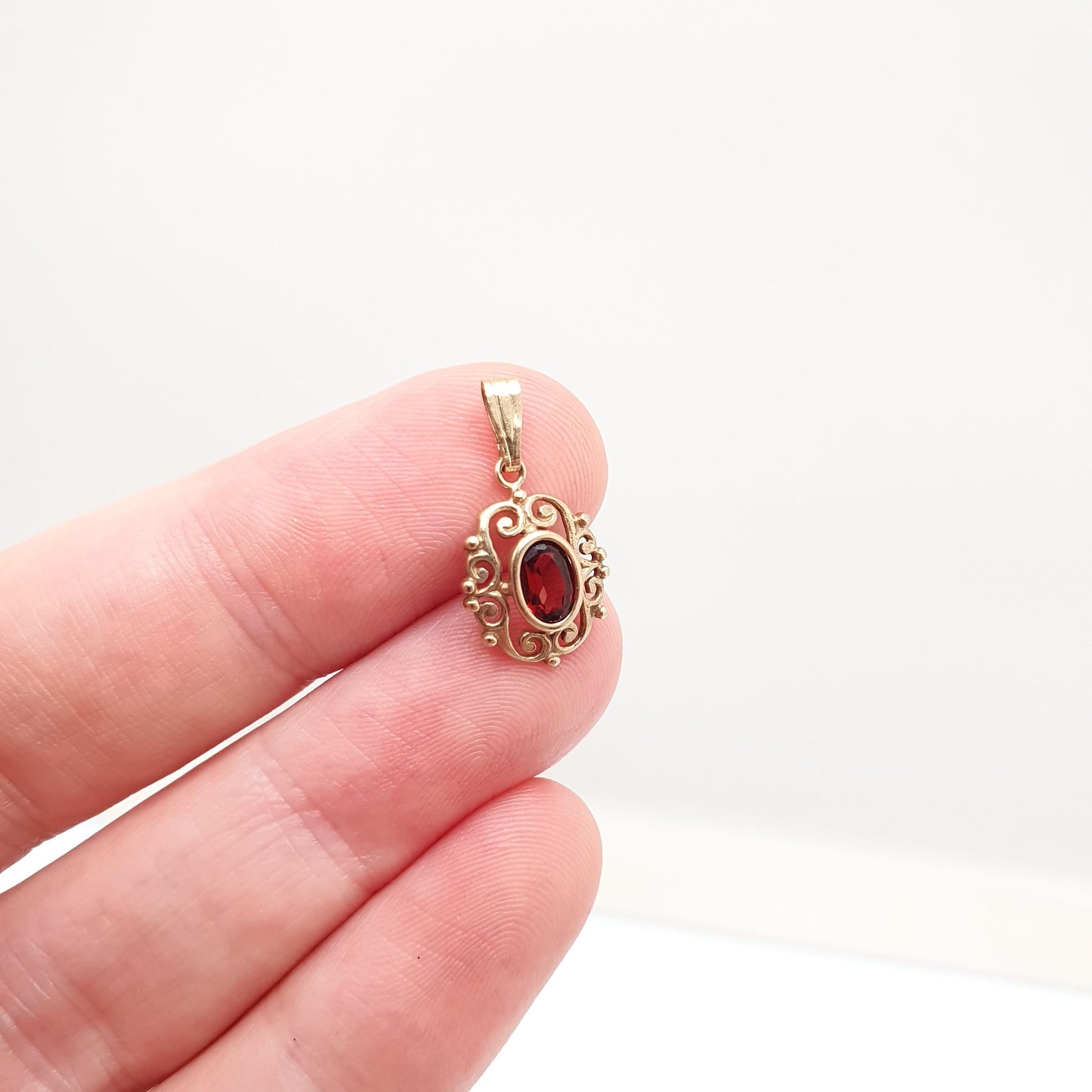 Vintage 9ct 9k Gold Garnet Pendant Necklace Solid 9kt Oval Cut Genuine Pyrope Gemstone Womens Jewellery Jewelry