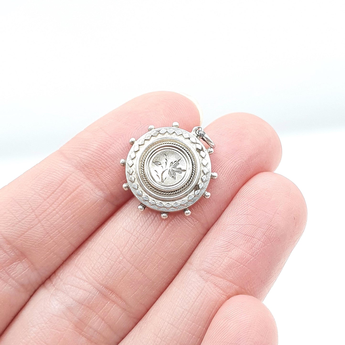 Antique Solid Silver Victorian Etruscan Charm Pendant Bead Leaf Engraved Women's Necklace Jewellery