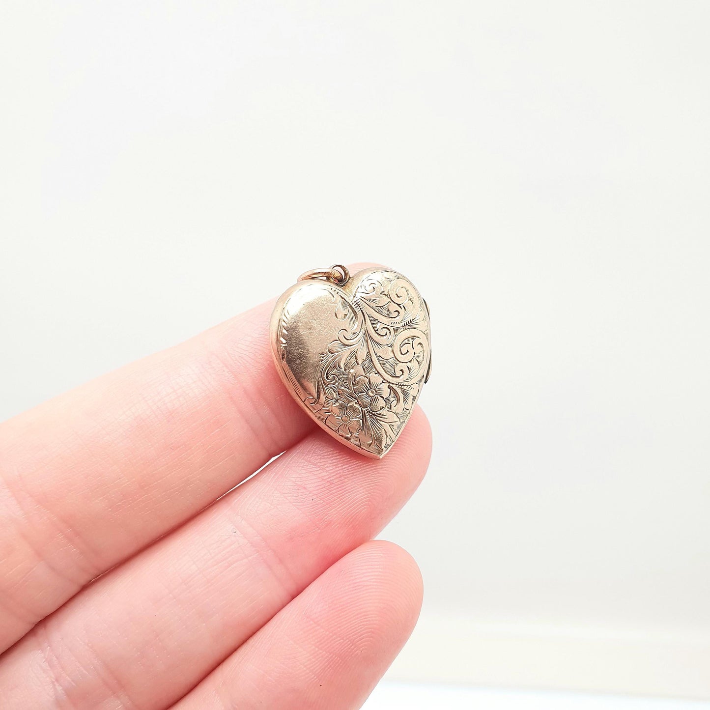 Antique Victorian 9ct Gold Heart Locket Cute Engraved Solid 9k 375 Pendant Back & Front Necklace Jewelry Womens Jewellery