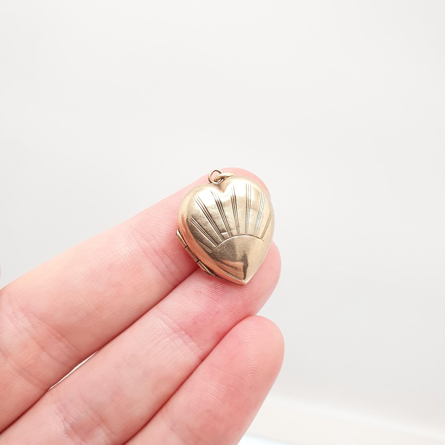 Antique 9ct 9k Gold Heart Locket Sunburst Art Deco Solid Yellow Gold Back & Front Engraved 1920s Necklace Photo Pendant Jewelry Jewellery