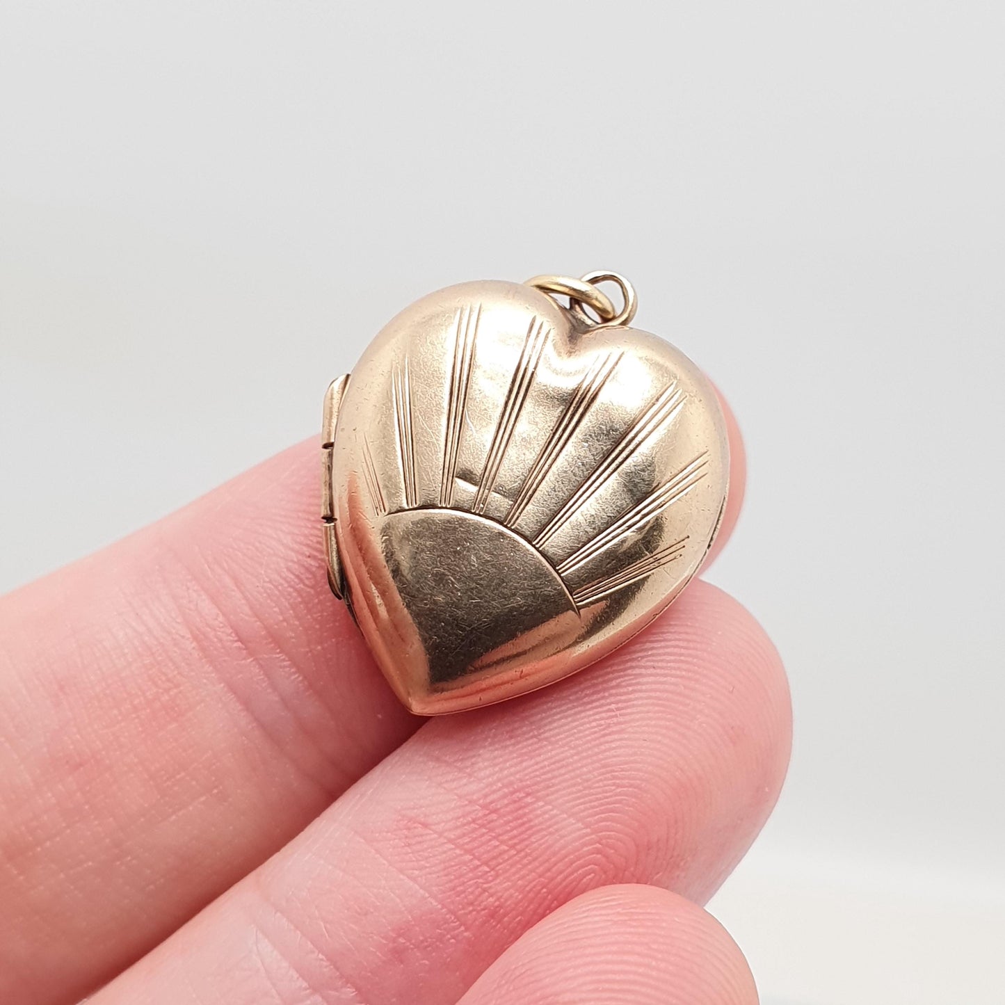 Antique 9ct 9k Gold Heart Locket Sunburst Art Deco Solid Yellow Gold Back & Front Engraved 1920s Necklace Photo Pendant Jewelry Jewellery