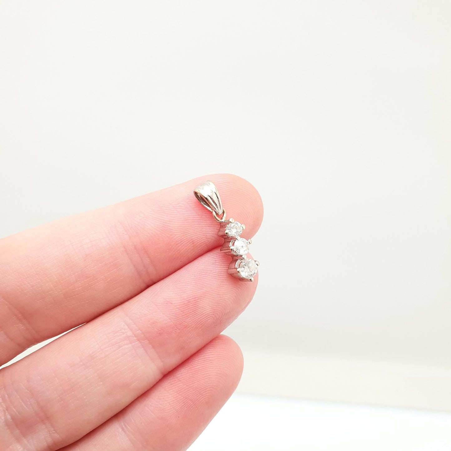 Vintage 18ct White Gold Diamond Pendant Necklace Natural Brilliant Cut Triple Trilogy Solid 750 18k 18kt