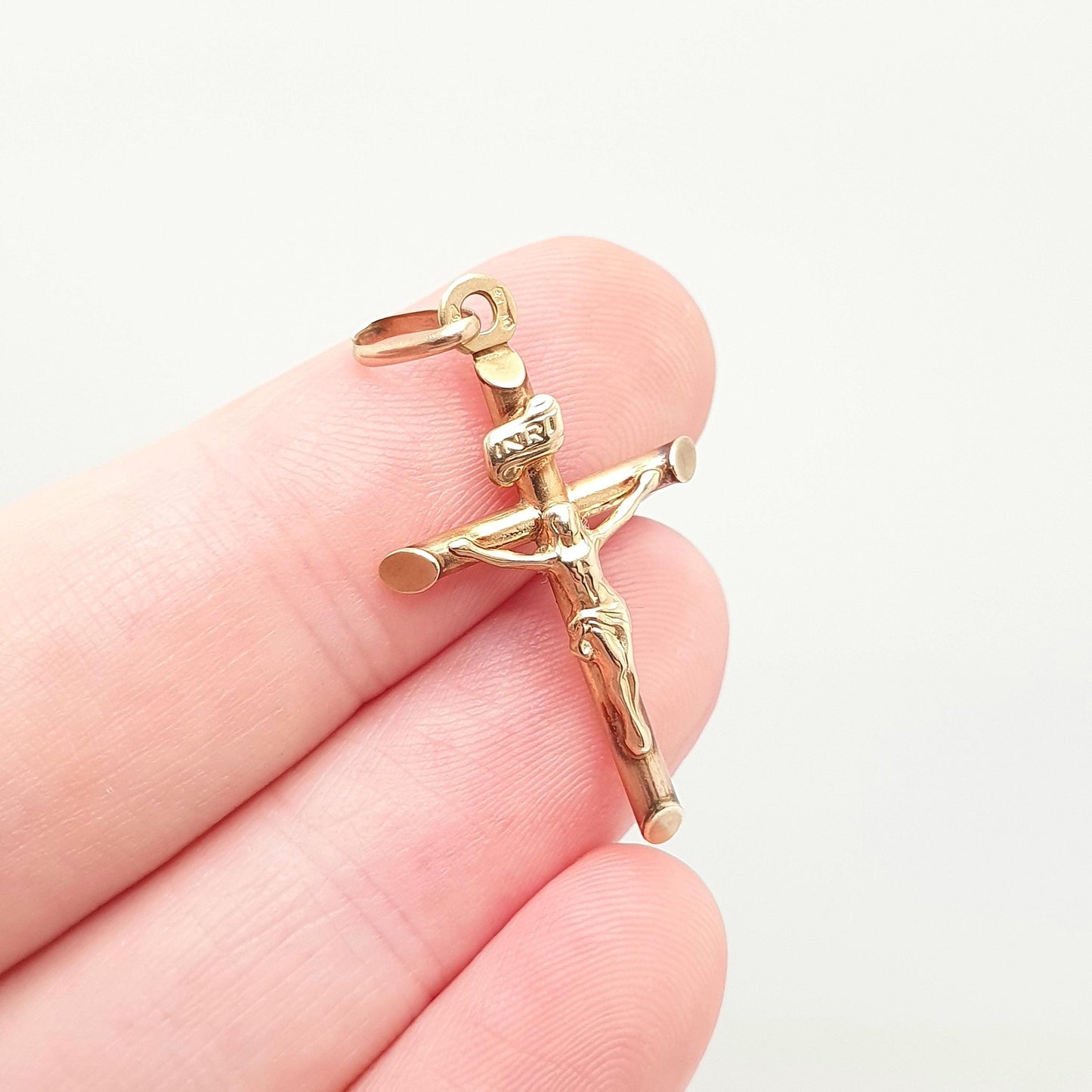 Vintage 9k 9ct Gold Jesus On The Cross Crucifix Necklace Pendant Italy INRI Solid 375 Christian Religious Mens Womens Jewelry Jewellery