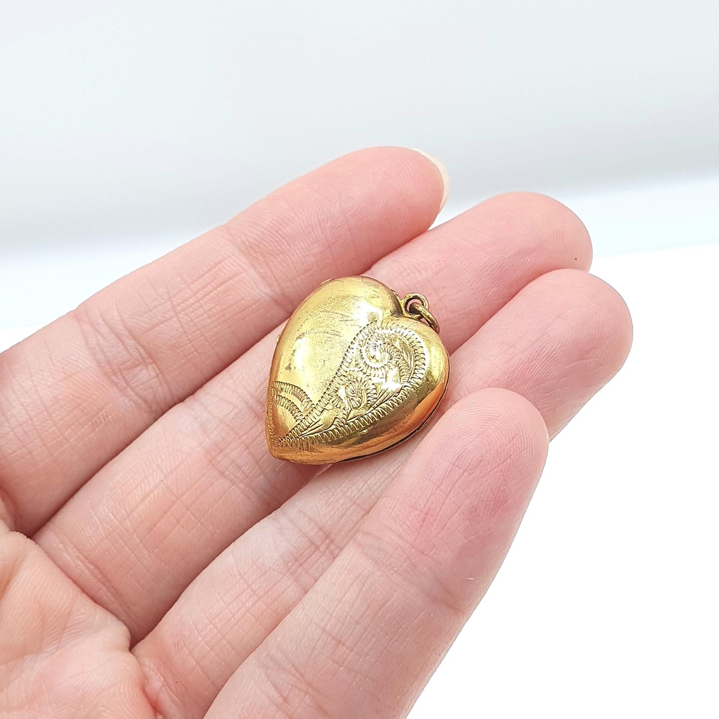Antique Rolled Gold Heart Locket Pendant Necklace Vintage Jewellery Engraved Gold Filled Love Romantic