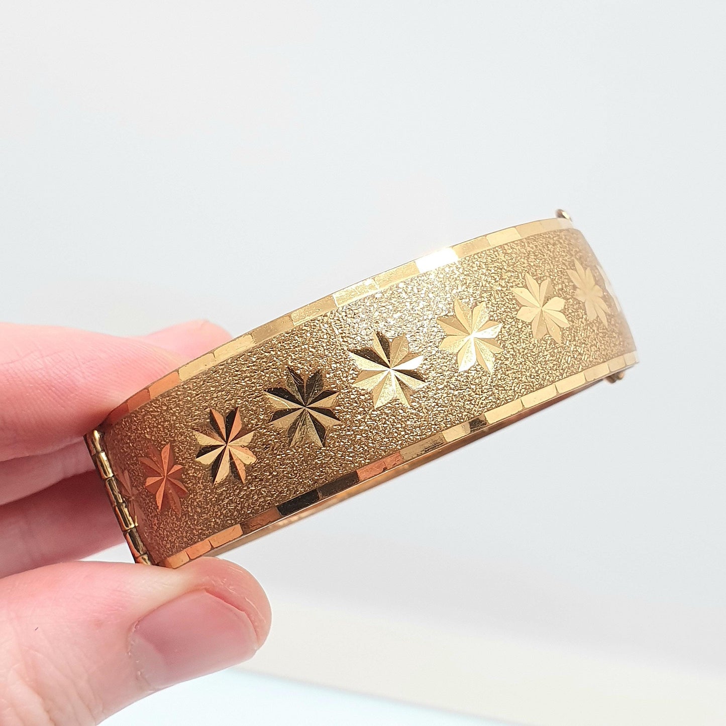 Old Vintage Rolled Gold Filled Snap Bangle Bracelet Star Engraved 43.64g Wide Womens Jewelry Retro Jewellery