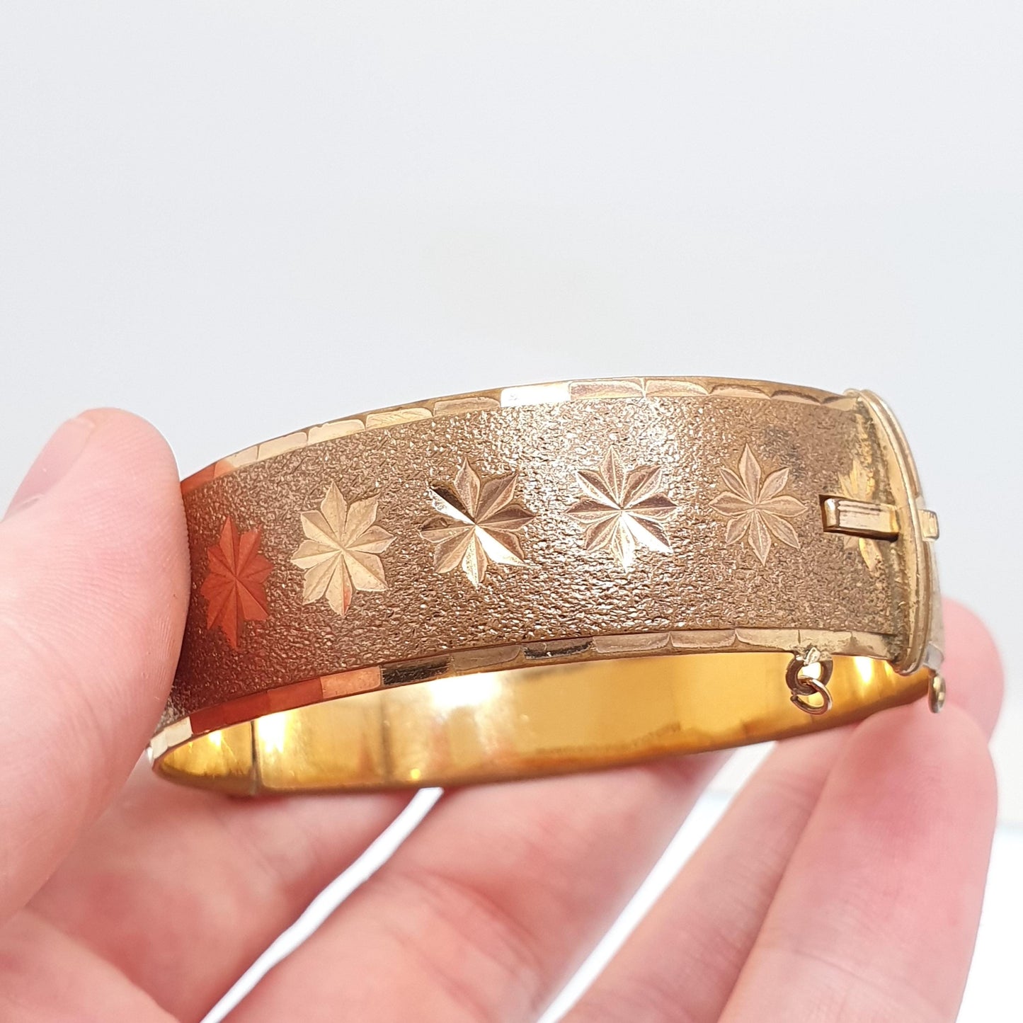 Old Vintage Rolled Gold Filled Snap Bangle Bracelet Star Engraved 43.64g Wide Womens Jewelry Retro Jewellery